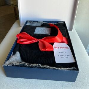 TRUE RELIGION 2-piece Gift Set ( Blanket Scarf/Knit Hat) OS